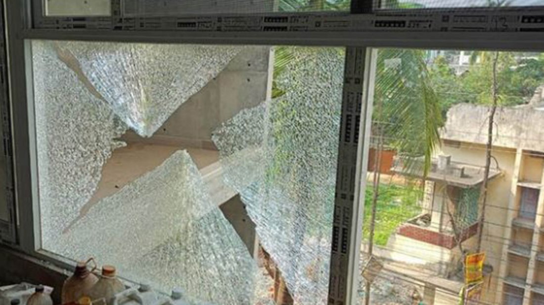 দিনদুপুরে চালকল মালিক সমিতির সভাপতির বাড়িতে গুলি